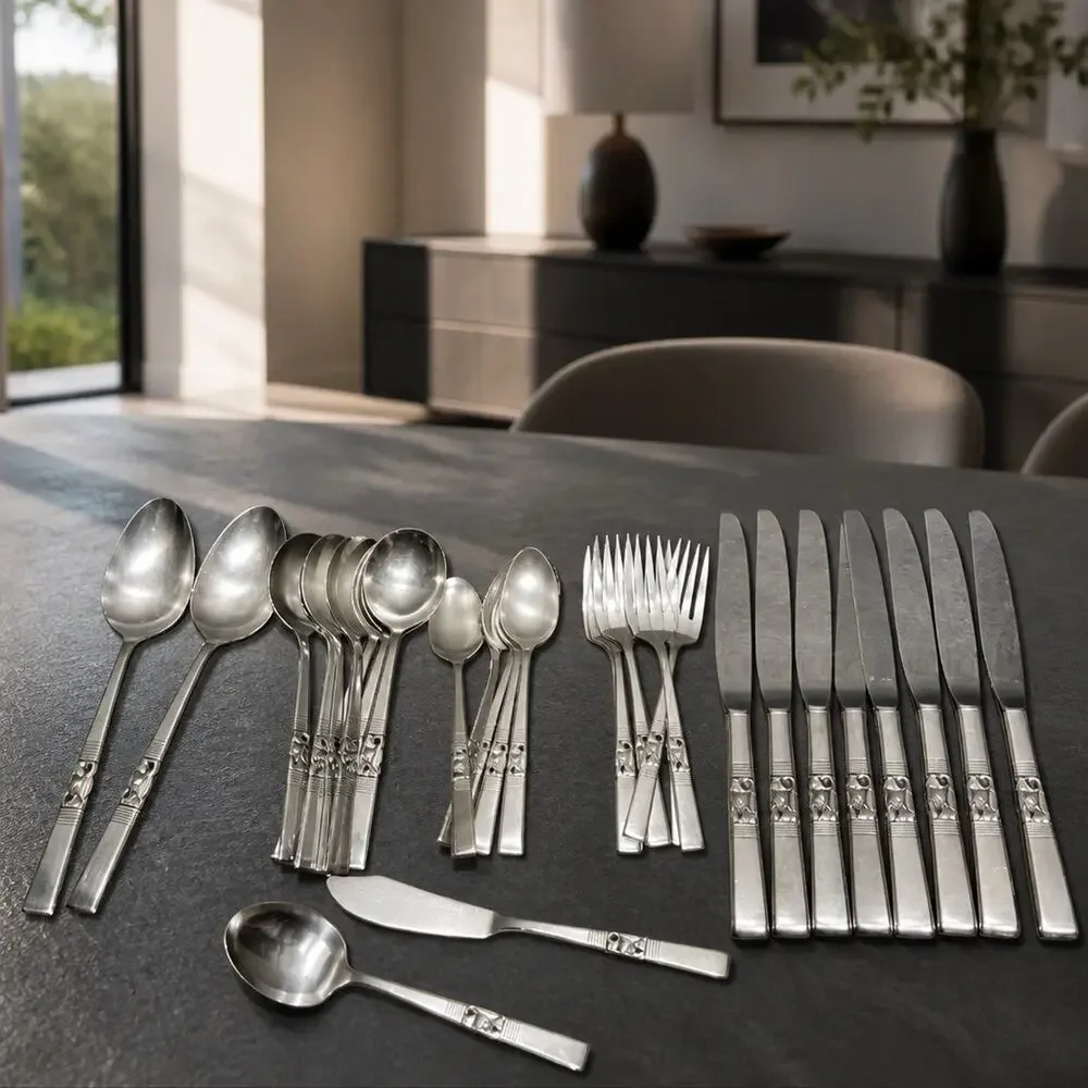 31 piece ONEIDA Morning Star Silverplate 1948 Community Silverware Set